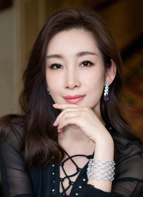 美女自解胸衣给人摸吻